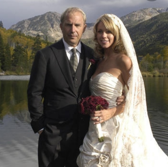 Monique Lhuillier Camelot wedding dress - Picture 6 of 6